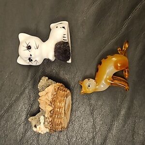 Vintage cat decor